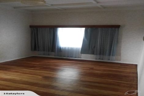 Photo of property in 15 Huia Road, Point Chevalier, Auckland, 1022