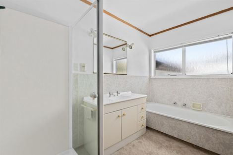 Photo of property in 2/12 Beechwood Road, Rothesay Bay, Auckland, 0630