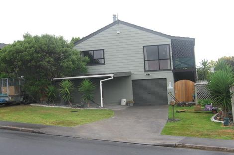 Photo of property in 15 Leiden Place, Totara Vale, Auckland, 0629