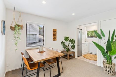 Photo of property in 2/88 Lauderdale Road, Birkdale, Auckland, 0626