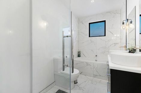 Photo of property in 18 Silver Street, Lower Shotover, Queenstown, 9304