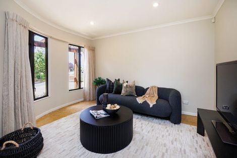Photo of property in 3 The Oaks, Awapuni, Palmerston North, 4412