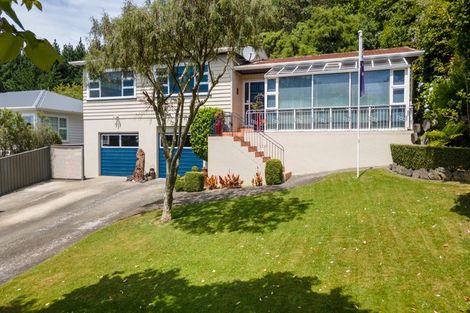 Photo of property in 39 Sunrise Boulevard, Tawa, Wellington, 5028