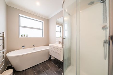Photo of property in 31 Percy Kinsman Crescent, Riverstone Terraces, Upper Hutt, 5018