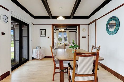 Photo of property in 81 Kiwi Esplanade, Mangere Bridge, Auckland, 2022