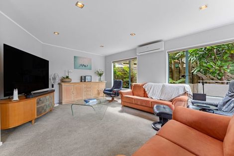 Photo of property in 140 Chelsea View Drive, Chatswood, Auckland, 0626