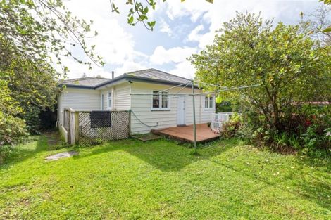 Photo of property in 15 Cleve Road, Green Bay, Auckland, 0604