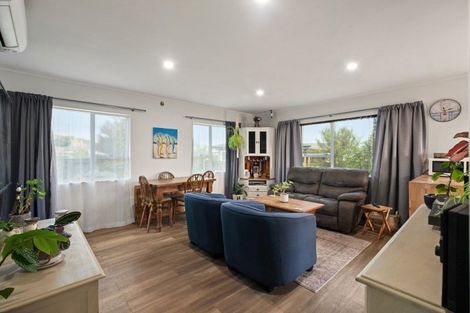 Photo of property in 4 Cross Street, Papakura, 2110