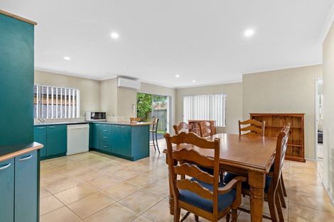 Photo of property in 2 Brosna Place, East Tamaki, Auckland, 2016