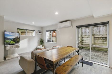 Photo of property in 3/16 Black Rock Road, Newlands, Wellington, 6037