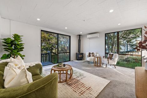 Photo of property in 2/11 Cyril Crescent, West Harbour, Auckland, 0618