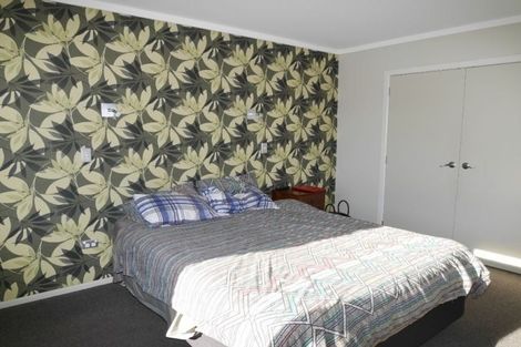 Photo of property in 15 Poneke Drive, Waikanae, 5036