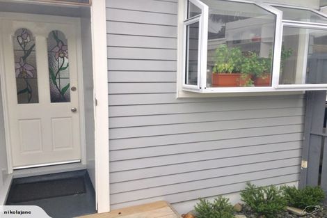 Photo of property in 8 May Avenue, Te Atatu South, Auckland, 0610