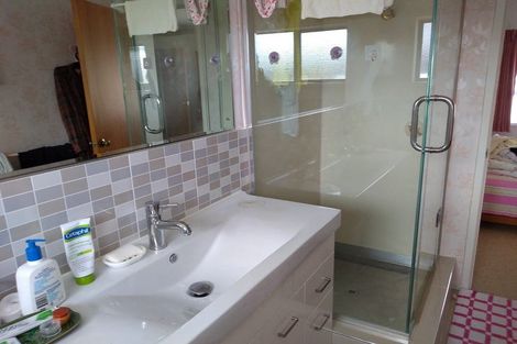 Photo of property in 10 Citation Way, Botany Downs, Auckland, 2010