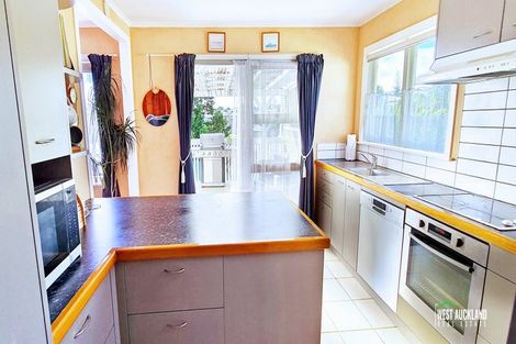 Photo of property in 40 Sunnyside Road, Sunnyvale, Auckland, 0612