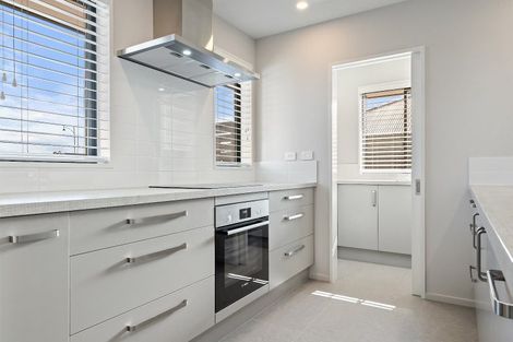 Photo of property in 130 Shillingford Boulevard, Rolleston, 7615