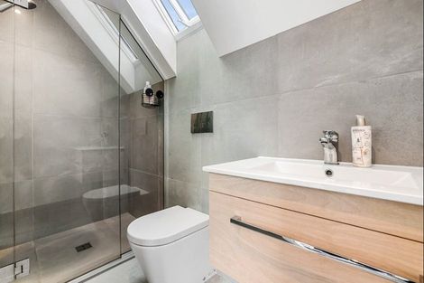 Photo of property in 1/34 Aikmans Road, Merivale, Christchurch, 8014