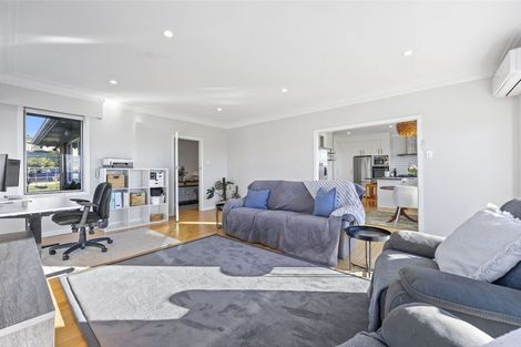 Photo of property in 73 Bradbury Road, Botany Downs, Auckland, 2010