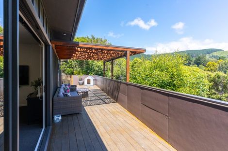 Photo of property in 4a Ryan Grove, Tawa, Wellington, 5028