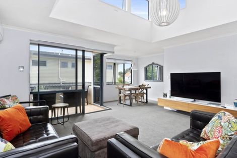 Photo of property in 2/8 Victoria Road, Mount Maunganui, 3116