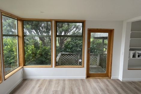 Photo of property in 19 Oku Street, Island Bay, Wellington, 6023