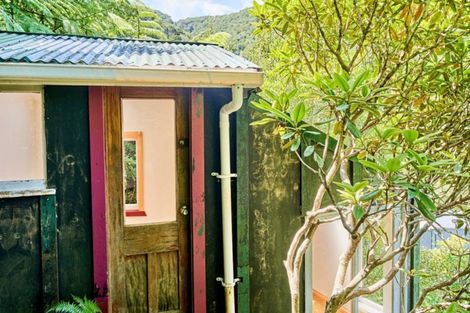 Photo of property in 37 Kotari Road, Days Bay, Lower Hutt, 5013