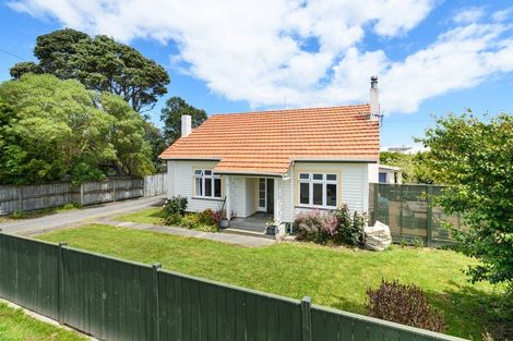 Photo of property in 42 Alexandra Street, Marton, 4710