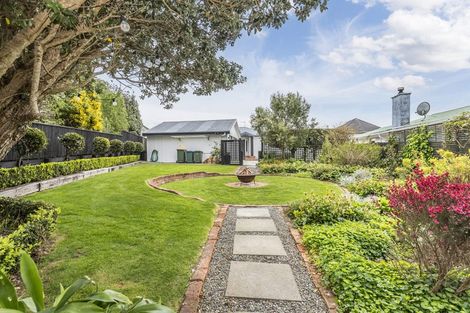 Photo of property in 92 Kahu Road, Paremata, Porirua, 5024