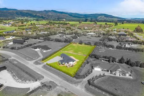 Photo of property in 10 Oriwa Lane, Levin, 5571