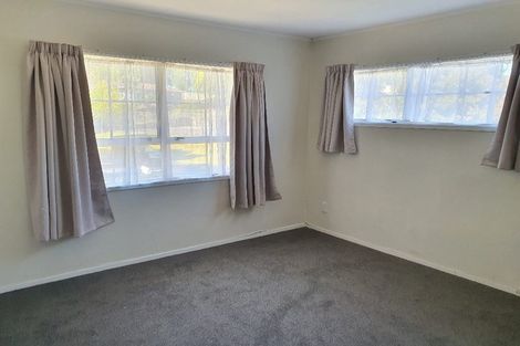 Photo of property in 33 Claverdon Drive, Massey, Auckland, 0614