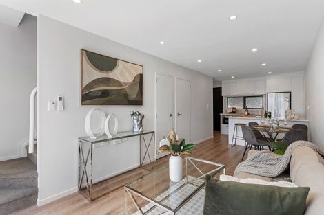 Photo of property in 11/8 Chivalry Road, Glenfield, Auckland, 0629