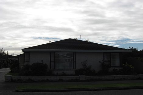 Photo of property in 1/154 Sawyers Arms Road, Northcote, Christchurch, 8052