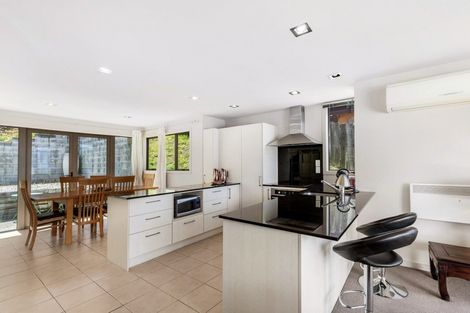 Photo of property in 72 Wynyard Crescent, Fernhill, Queenstown, 9300