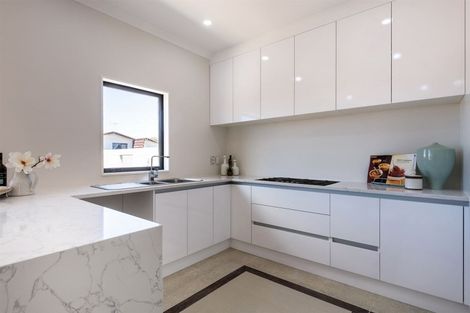 Photo of property in 4225c Great North Road, Glendene, Auckland, 0602