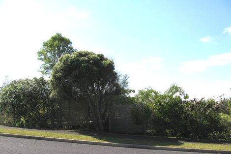 Photo of property in 2 Elmira Place, Browns Bay, Auckland, 0630