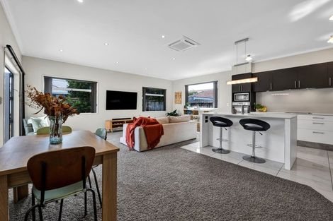 Photo of property in 2/297 Carrington Street, Vogeltown, New Plymouth, 4310