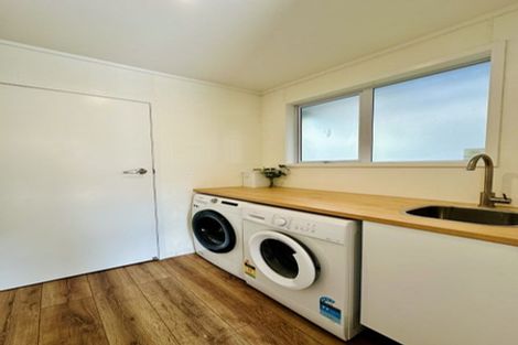 Photo of property in 8 John Dee Crescent, Red Beach, 0932