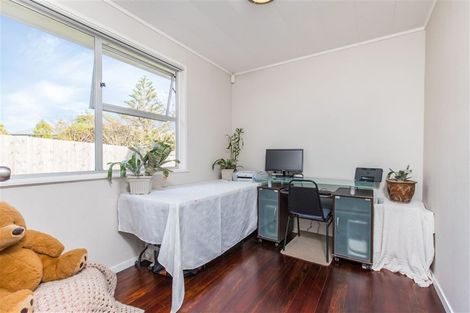 Photo of property in 17 Fairdale Place, Birkdale, Auckland, 0626