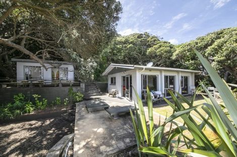 Photo of property in 65 Marine Parade North, Piha, 0772