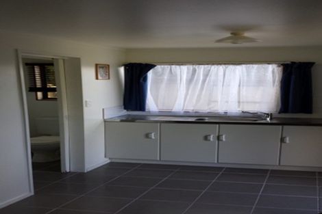 Photo of property in 2/13 Limmer Place, Browns Bay, Auckland, 0632