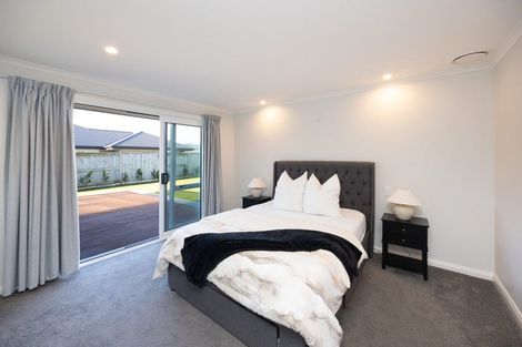 Photo of property in 6 Atlantic Drive, Fitzherbert, Palmerston North, 4410