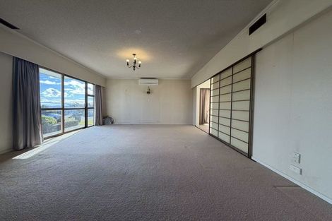 Photo of property in 73 Redoubt Road, Goodwood Heights, Auckland, 2105