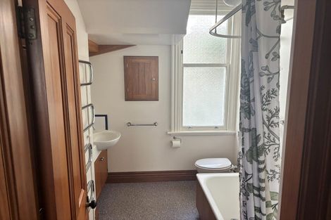 Photo of property in 12 Fairview Crescent, Kelburn, Wellington, 6012