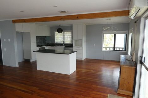 Photo of property in 81 Hobsonville Road, West Harbour, Auckland, 0618