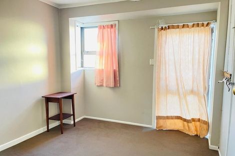 Photo of property in 9 Humphrey Kemp Avenue, Henderson, Auckland, 0612