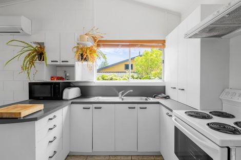 Photo of property in 11 Rainbow Drive, Rainbow Point, Taupo, 3330