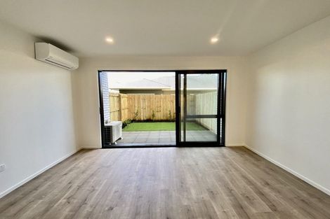 Photo of property in 5/12 Enderby Drive, Te Atatu Peninsula, Auckland, 0610