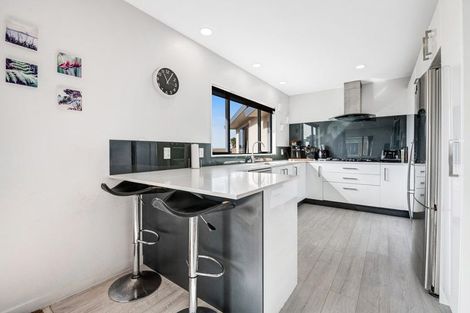 Photo of property in 18 Roseville Road, Gulf Harbour, Whangaparaoa, 0930