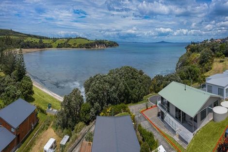 Photo of property in 84 Shakespear Road, Army Bay, Whangaparaoa, 0930