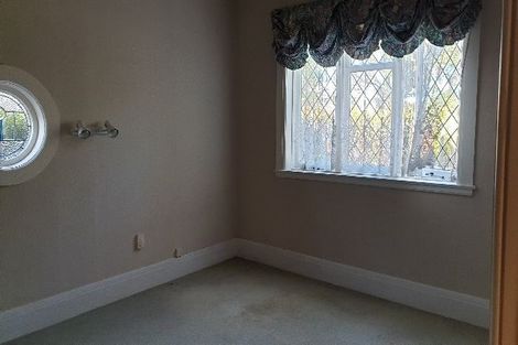 Photo of property in 475 Glenfield Road, Glenfield, Auckland, 0629